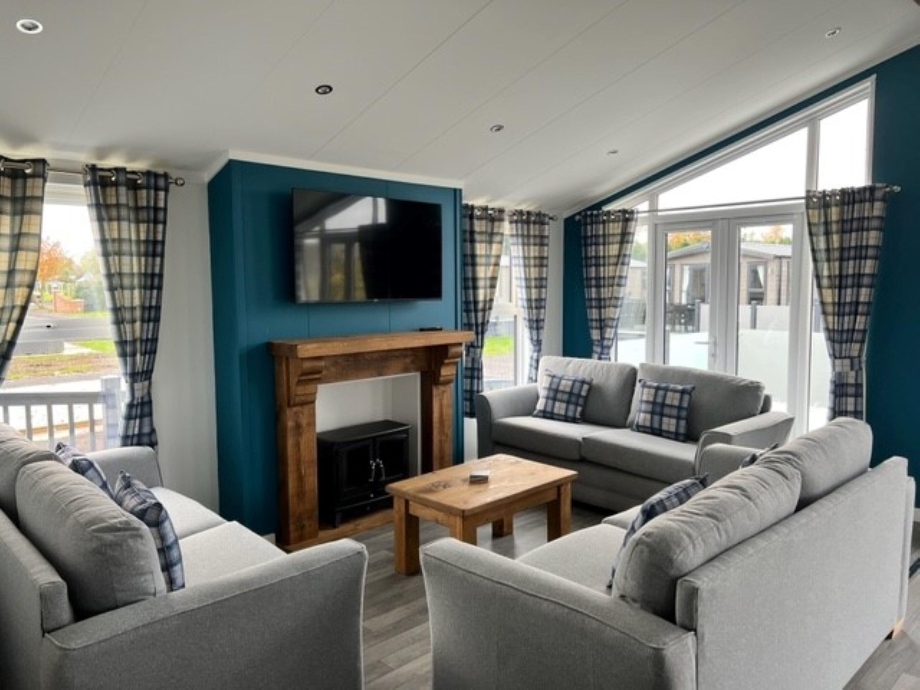 Standard Room, 3 Bedrooms, Accessible, Kitchenette (Walk-in Shower, Hot Tub)