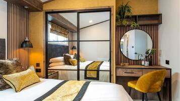 Signature Room, 2 Bedrooms, Non Smoking, Kitchenette (Walk-in Shower, Willow Lodge) | 3 bedrooms