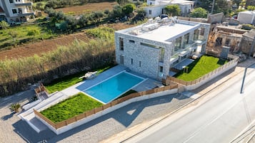 Seasonal outdoor pool, pool umbrellas, sun loungers