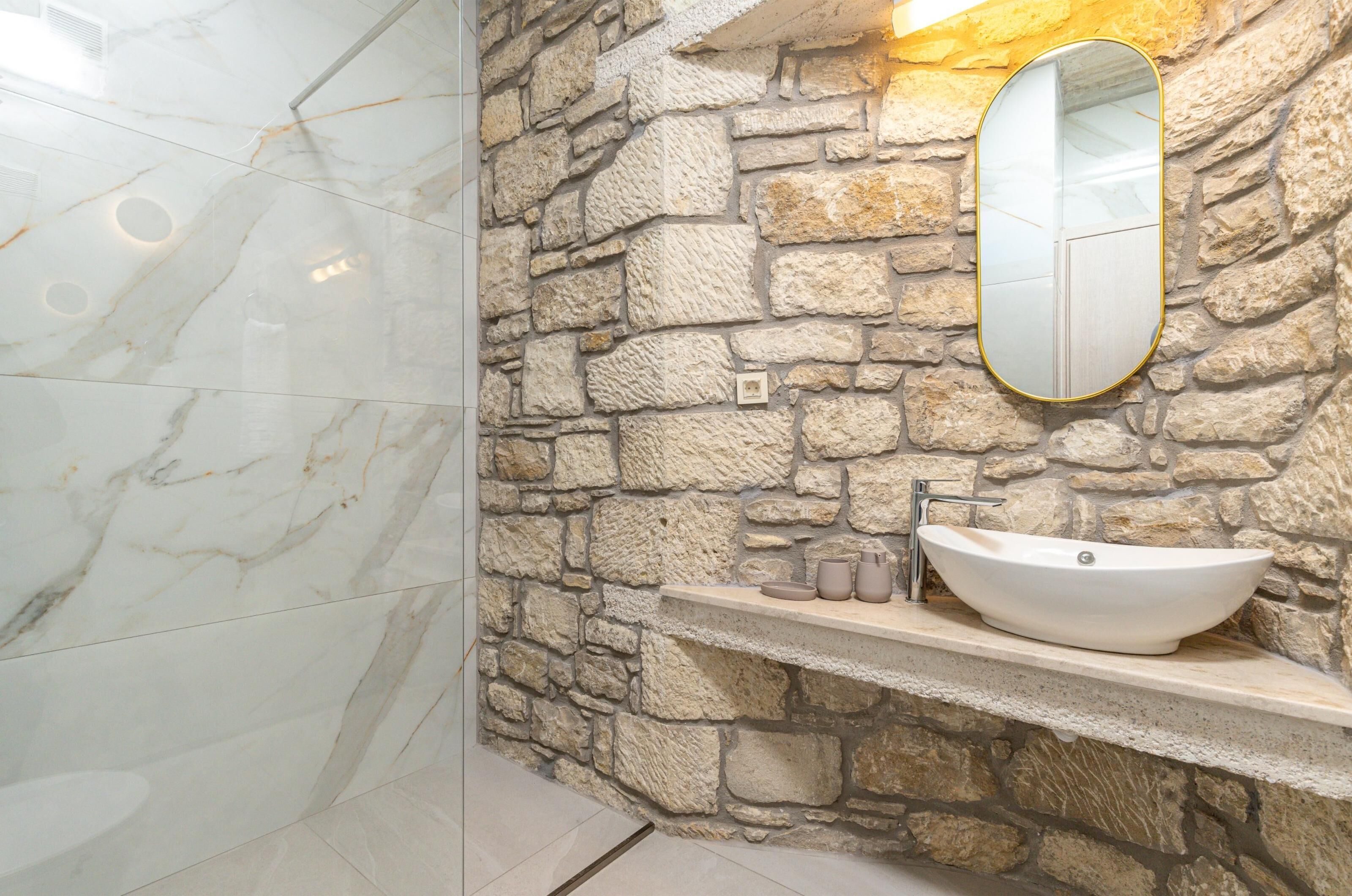 Estudio panorámico | Baño | Regadera, regadera con hidromasaje, amenidades de baño gratuitas 