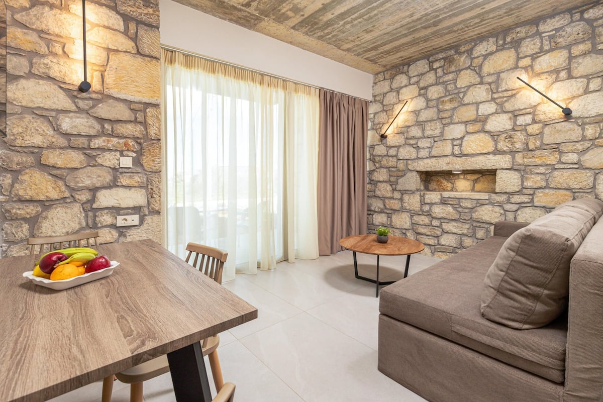 Standard Apartment | In-room dining