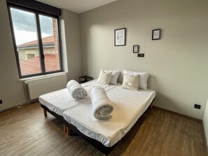 5 chambres, fer et planche à repasser, Wi-Fi gratuit