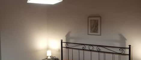 2 chambres, fer et planche à repasser, draps fournis
