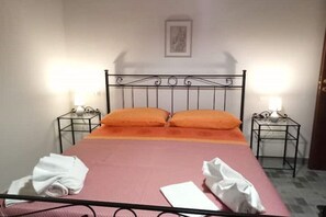 2 chambres, fer et planche à repasser, literie fournie