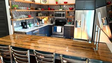 Frigorífic, microones, forn i placa de cuina