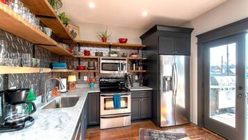 Frigorífic, microones, forn i placa de cuina