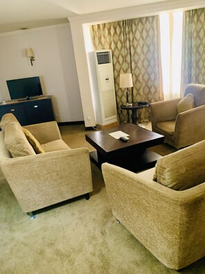 Suite – executive | Oppholdsområde | LCD-TV