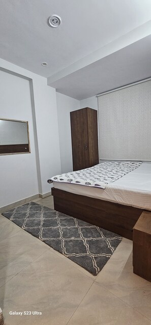 2 bedrooms, desk, WiFi, bed sheets - Neewara Residency Apartment. This apartment has 2BHK with Kitchen and balcony (Jaipur)