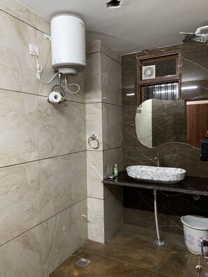 Shower, towels, soap, toilet paper - Neewara Residency Apartment. This apartment has 2BHK with Kitchen and balcony (Jaipur)