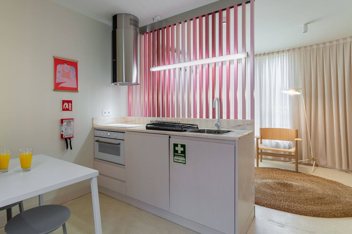 Standard Apartment | Private kitchenette | Fridge, microwave, dishwasher, espresso maker