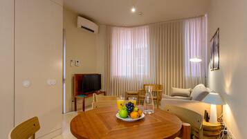 Basic Studio | In-room dining