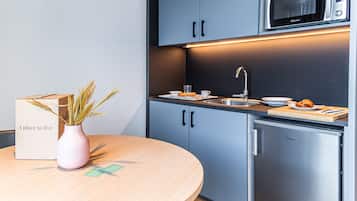 Standard Quadruple Room, Balcony, Sea View | Desk, laptop workspace, blackout drapes, soundproofing