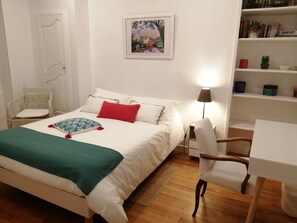 4 quartos, ferros/tábuas de passar roupa, berço de viagem, Wi-Fi