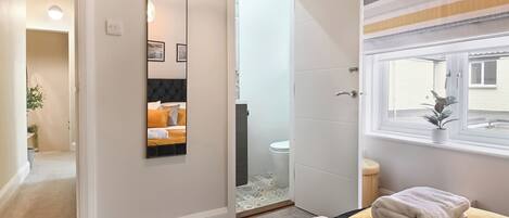 4 bedrooms, free WiFi, bed sheets