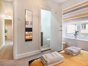 4 bedrooms, free WiFi, bed sheets