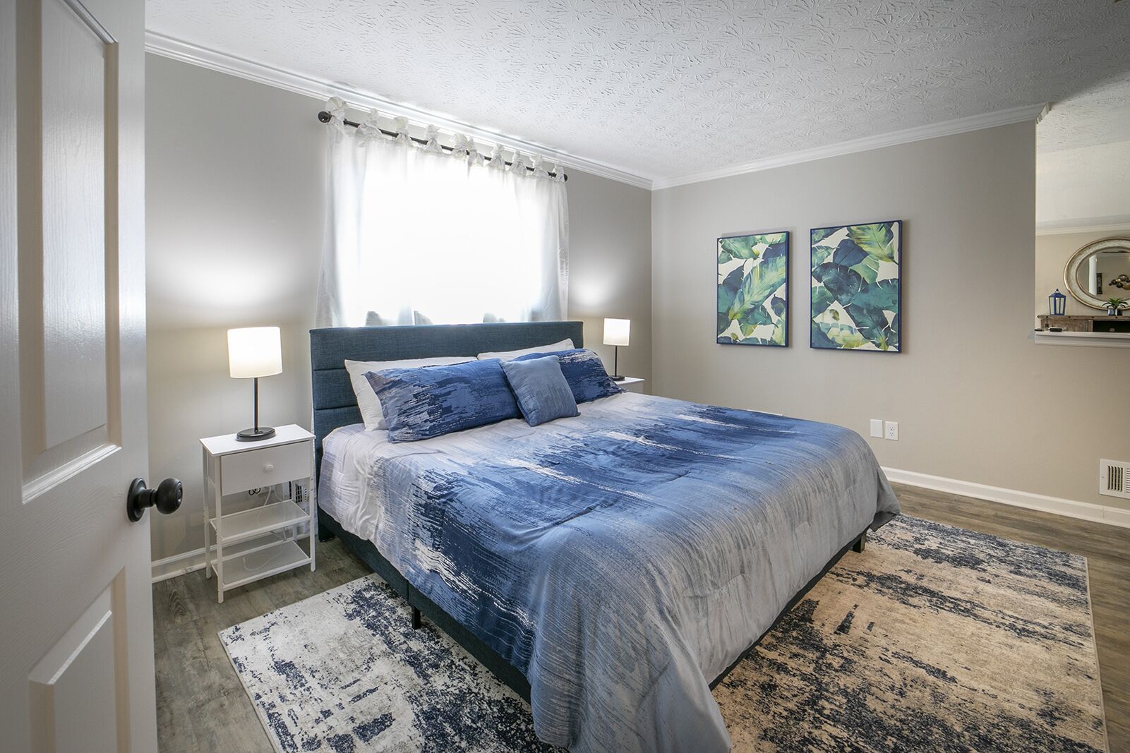 4 bedrooms, desk, iron/ironing board, travel crib