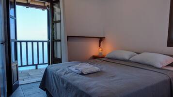 2 bedrooms, in-room safe, iron/ironing board, free WiFi