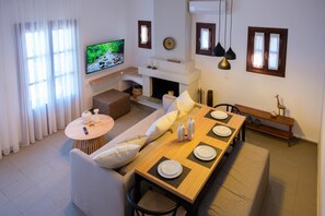 Smart TV, fireplace