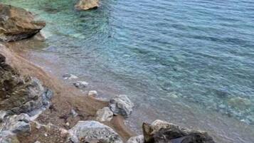 Plage, chaises longues