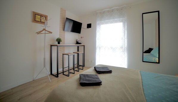 1 chambre, bureau, Wi-Fi gratuit, draps fournis