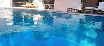 VILLA DES PINS 8-10 PERSONS WITH HEATED POOL 5' À VELO PLAGE SUD