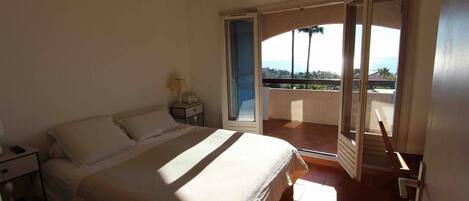 2 bedrooms, iron/ironing board, WiFi