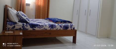 1 bedroom, free WiFi, bed sheets