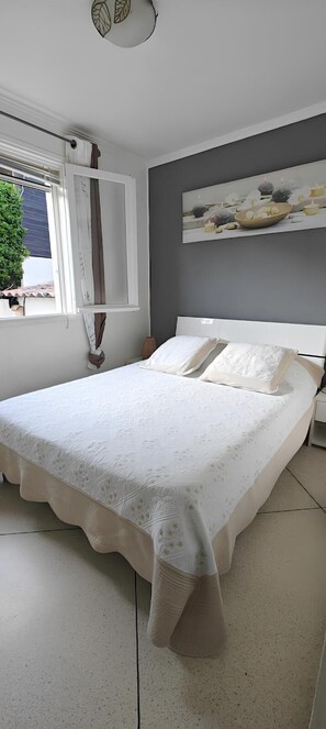 1 soverom, strykejern/-brett, reiseseng for barn og wi-fi