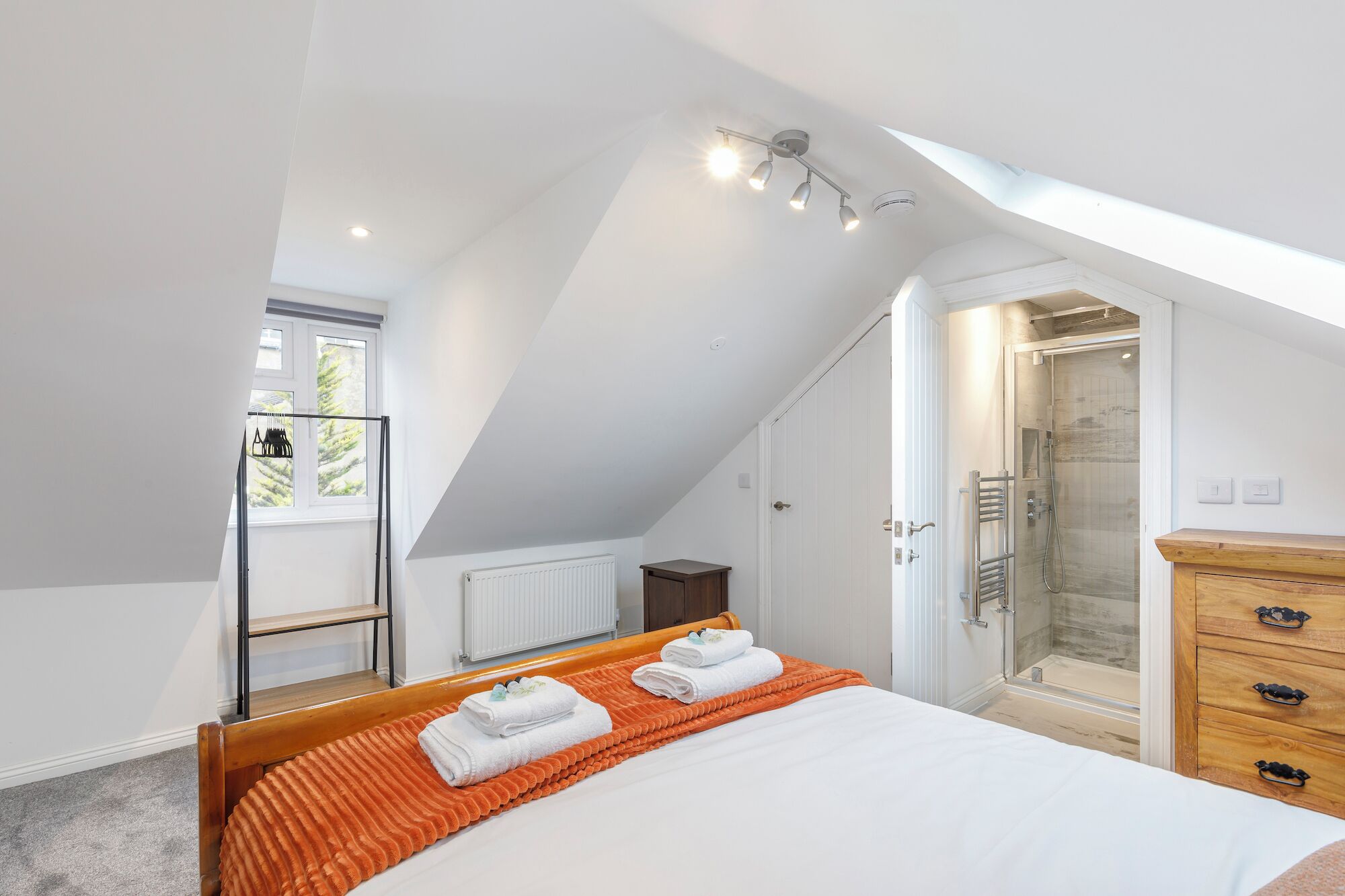 6 chambres, fer et planche à repasser, Wi-Fi gratuit, draps fournis