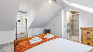 6 bedrooms, iron/ironing board, free WiFi, bed sheets - Central 6 bedroom Townhouse (Brighton and Hove)