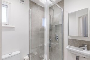 Hair dryer, towels - Central 6 bedroom Townhouse (Brighton and Hove)