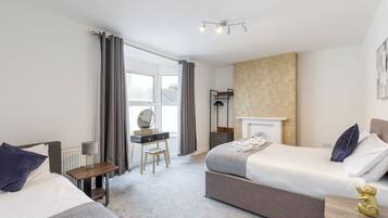 6 bedrooms, iron/ironing board, free WiFi, bed sheets