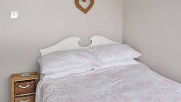 2 bedrooms, bed sheets