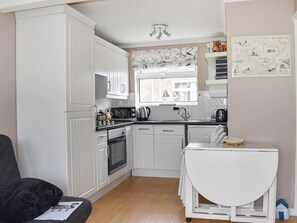 Private kitchen - Experience comfort and convenience in a 2-bed chalet near Sandown Beach. (Yaverland, near Sandown)