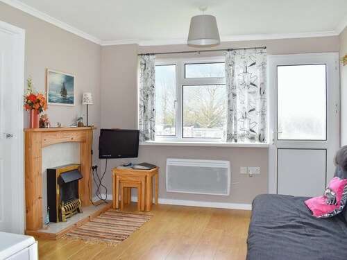 Experience comfort and convenience in a 2-bed chalet near Sandown Beach.