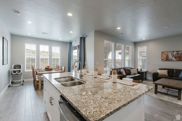 المنشأة من الداخل