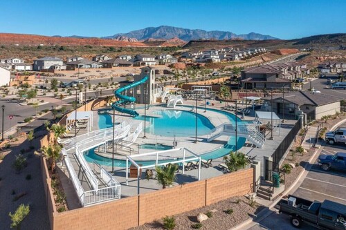 30 people with pool, waterslide and pickleball