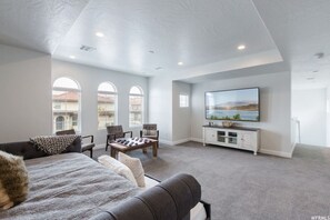 8 chambres, fer et planche à repasser, lit parapluie, Wi-Fi gratuit