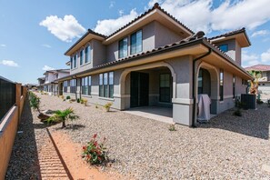 Exterior - Resort with waterslide, pool and pickleball (Washington)