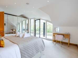 3 bedrooms, free WiFi, bed sheets