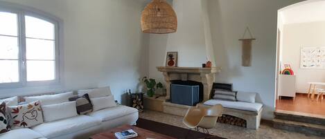 Smart TV, fireplace, printers