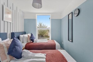 2 bedrooms, iron/ironing board, WiFi, bed sheets - The Sapphire Suite of Central Bristol - Sleeps 6 (Bristol)