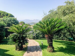 Vila superior, piscina particular, de frente para a praia | Terraço/pátio