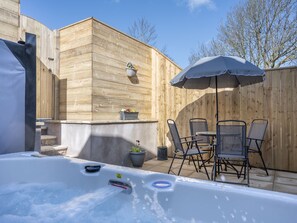 Outdoor dining - 1 bedroom accommodation in Consett, County Durham (Consett, County Durham)