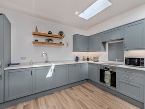Dishwasher, high chair - 1 bedroom accommodation in Consett, County Durham (Consett, County Durham)