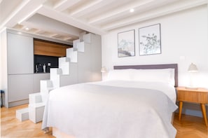 Appartement Duplex | Décoration personnalisée, ameublement personnalisé, bureau