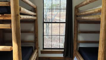 5 bedrooms, WiFi, bed sheets