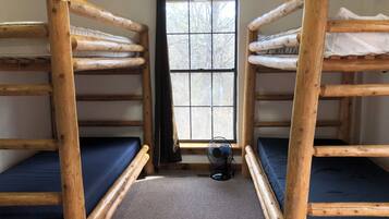 5 bedrooms, WiFi, bed sheets