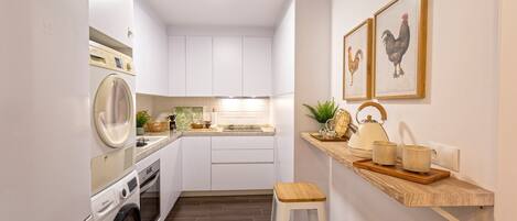 冷蔵庫、電子レンジ、オーブン、食器洗い機