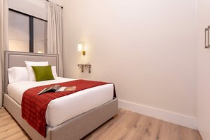 2 bedrooms, iron/ironing board, bed sheets - Exclusive apartment near Cathedral. Rodrigo Caro II (Seville)